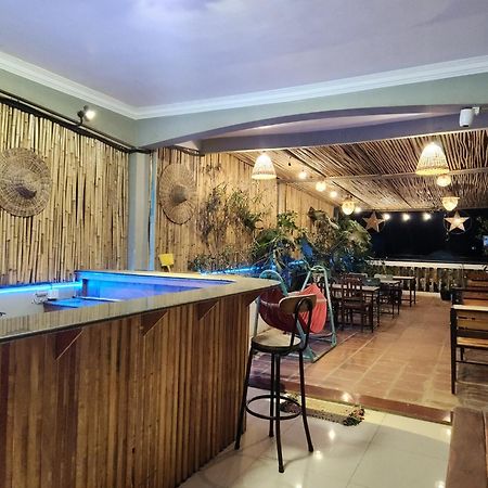 The Blue Guest House Battambang Bagian luar foto
