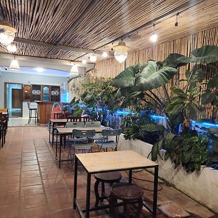 The Blue Guest House Battambang Bagian luar foto