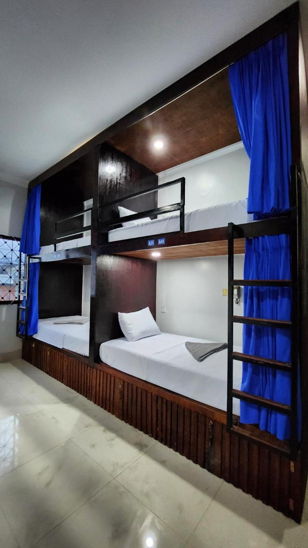 The Blue Guest House Battambang Bagian luar foto