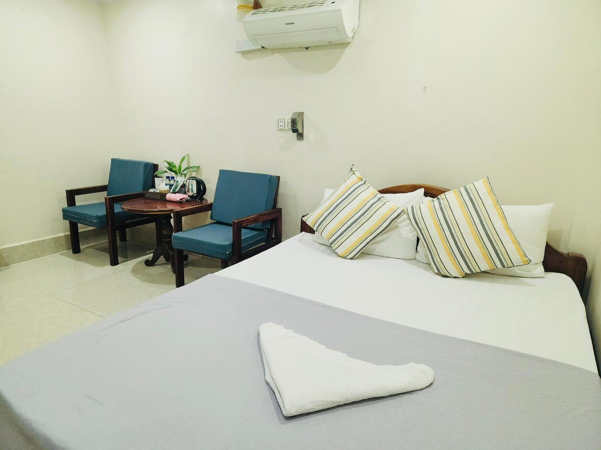 The Blue Guest House Battambang Bagian luar foto