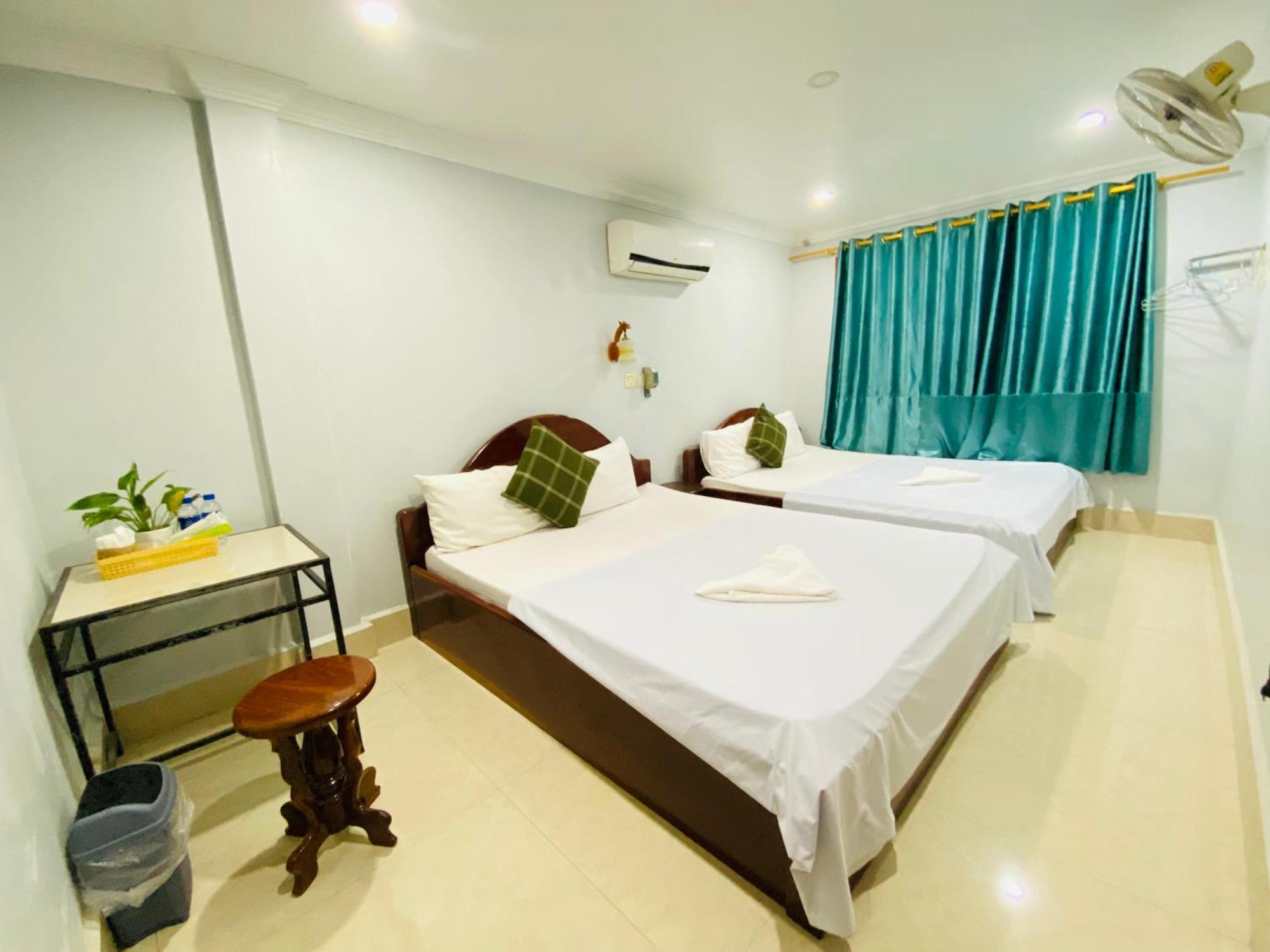 The Blue Guest House Battambang Bagian luar foto