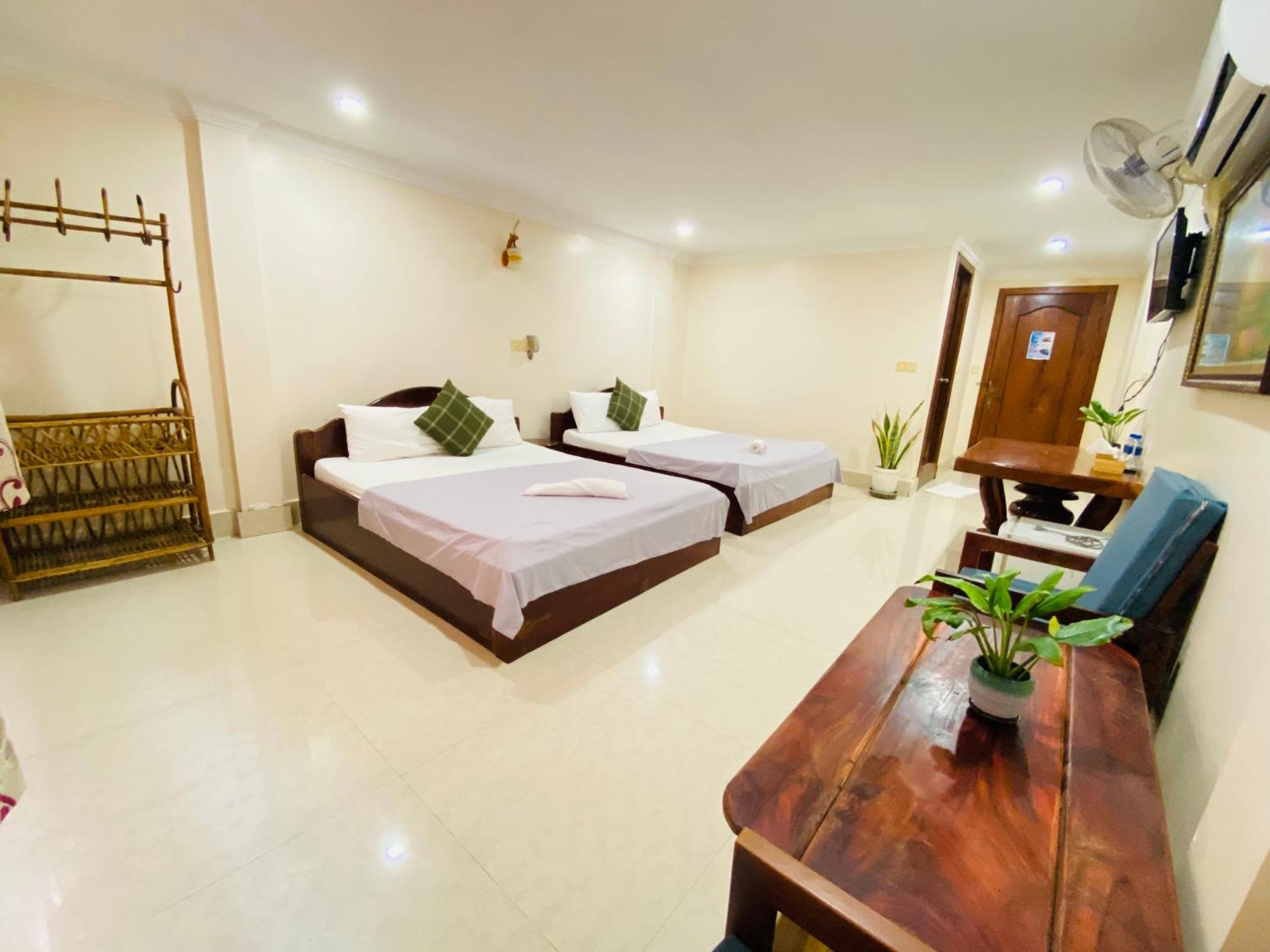The Blue Guest House Battambang Bagian luar foto