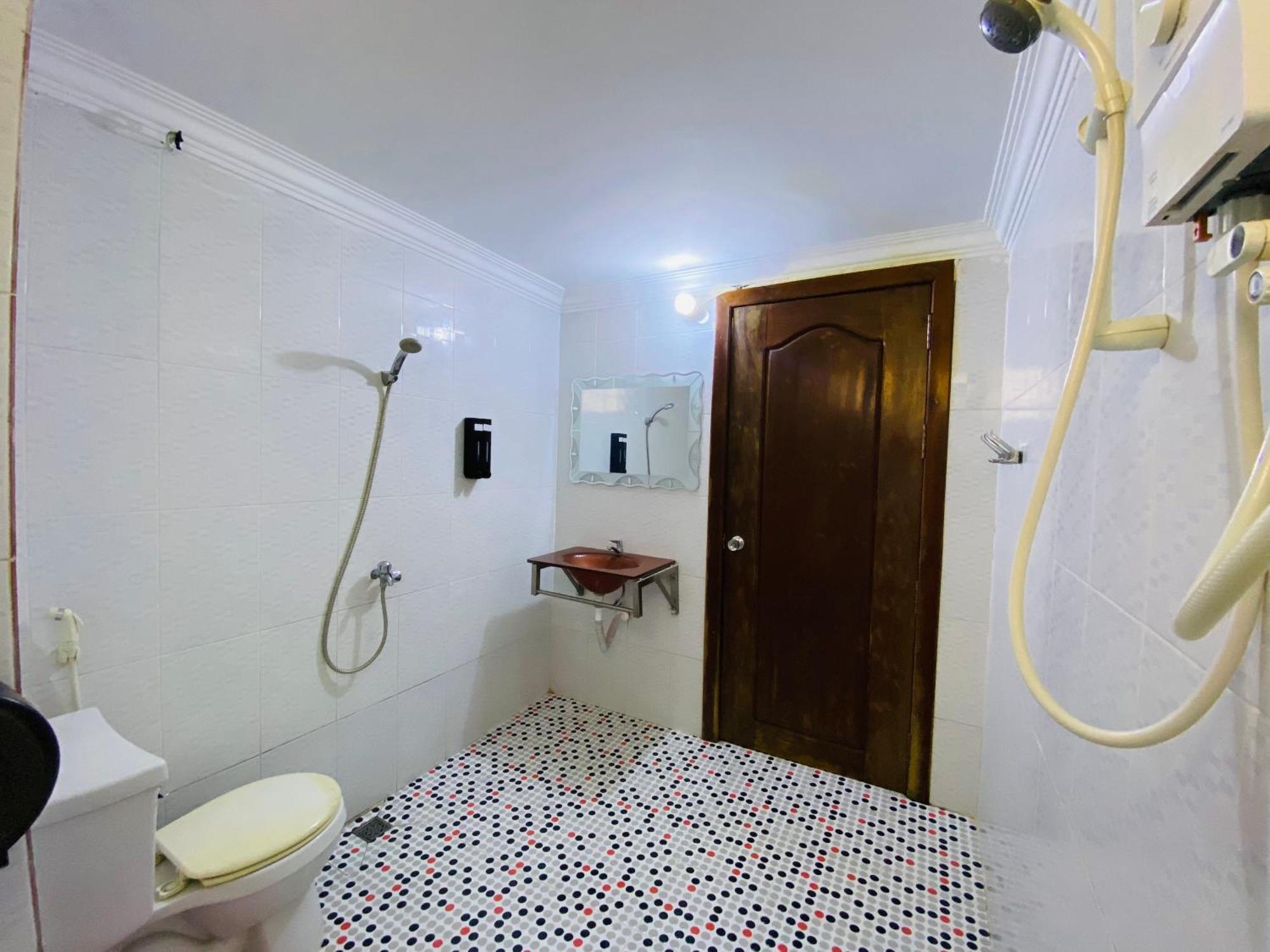 The Blue Guest House Battambang Bagian luar foto