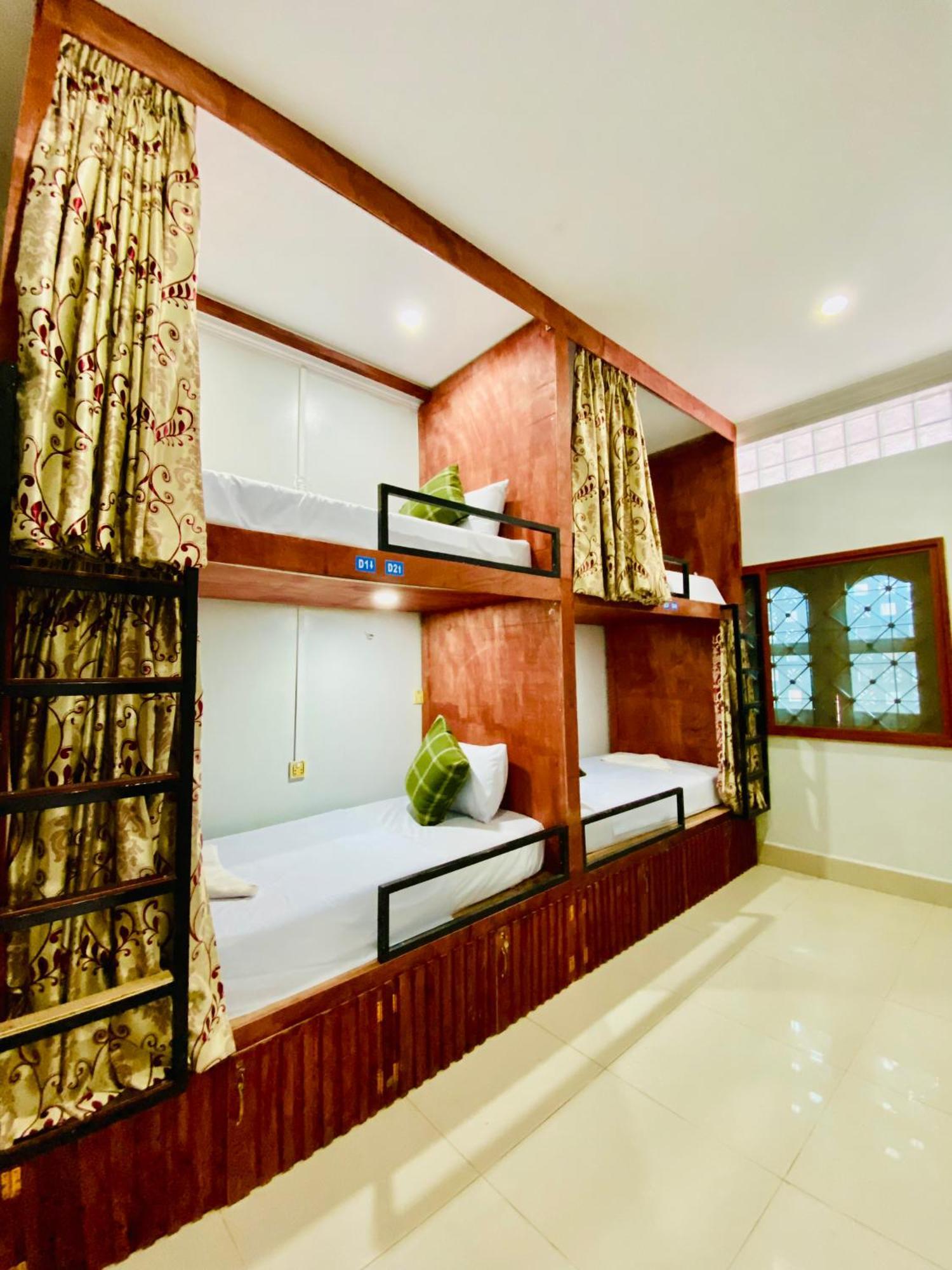 The Blue Guest House Battambang Bagian luar foto