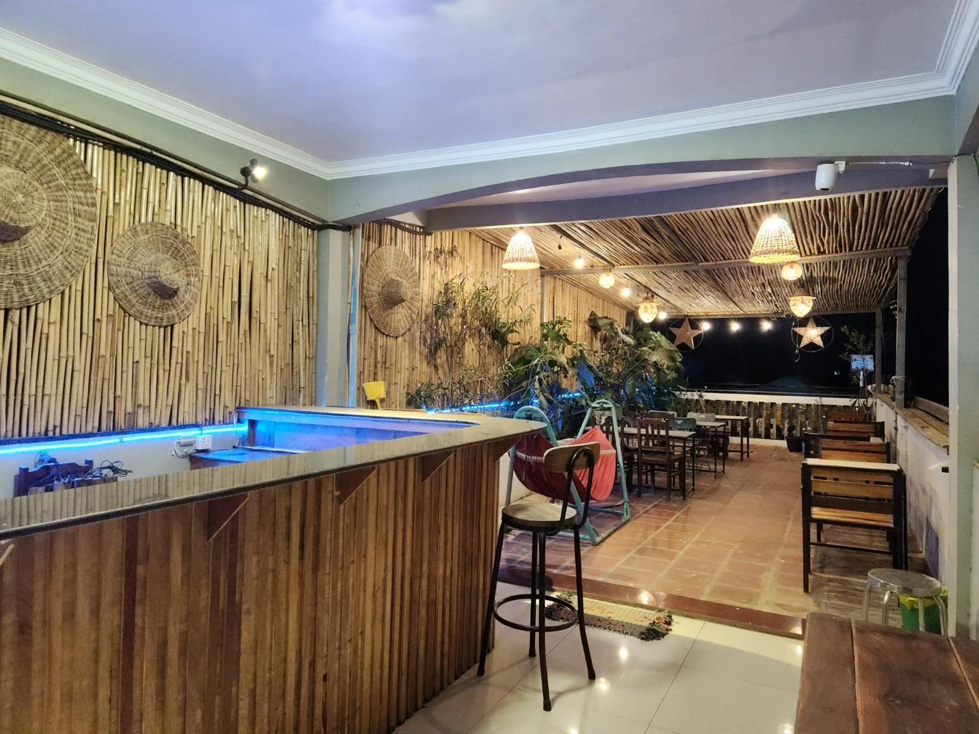 The Blue Guest House Battambang Bagian luar foto