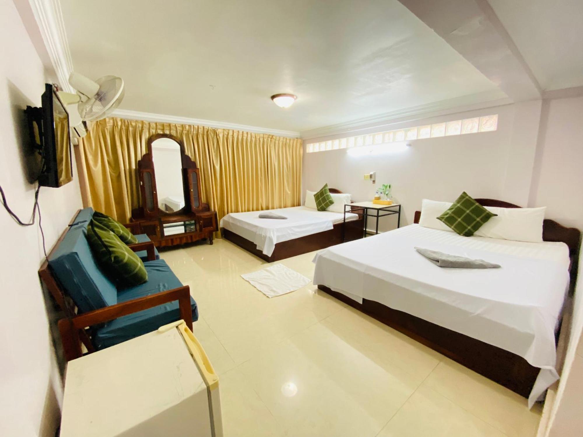 The Blue Guest House Battambang Bagian luar foto