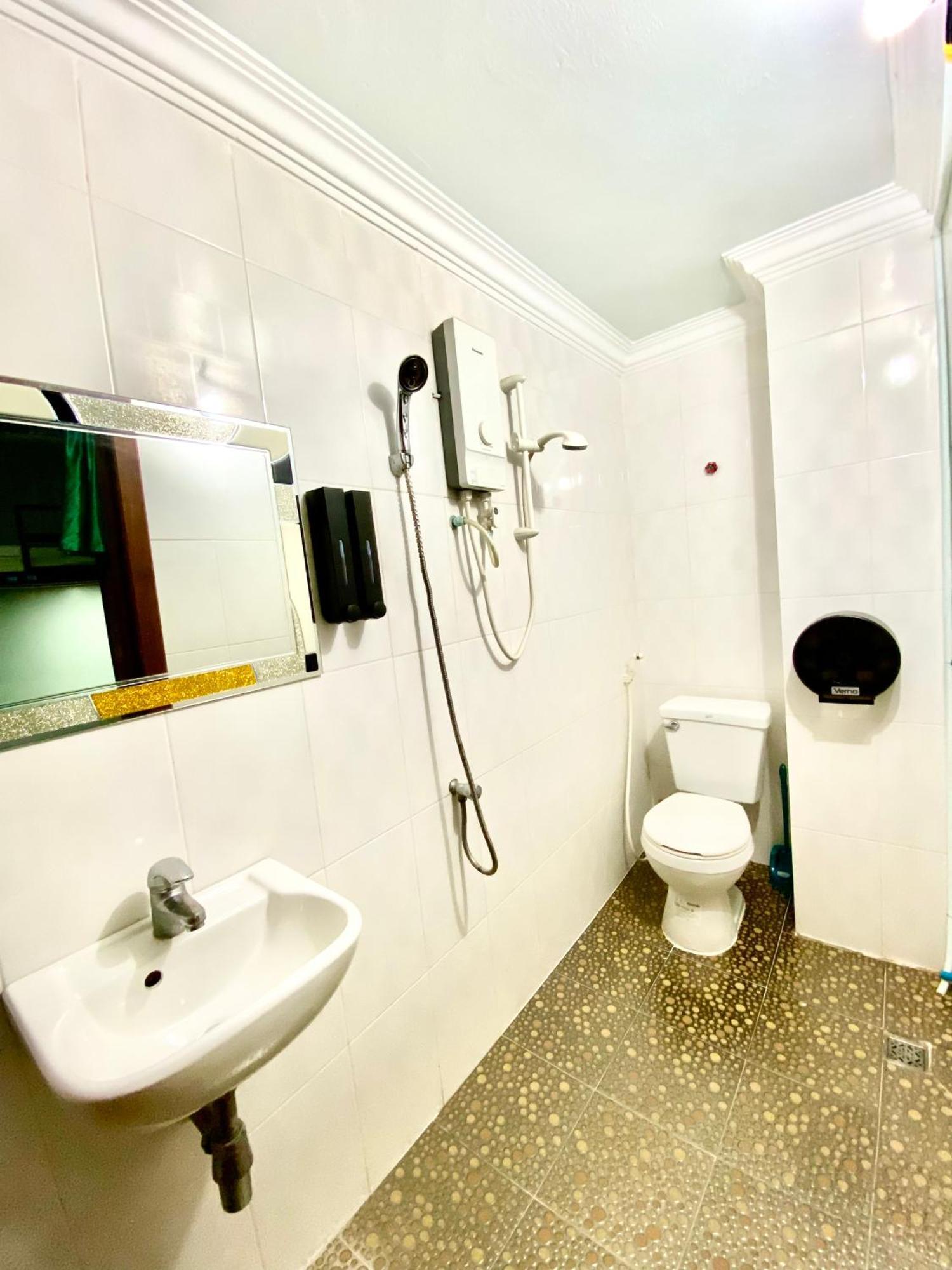 The Blue Guest House Battambang Bagian luar foto