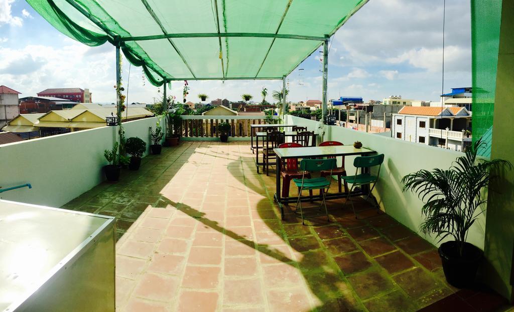The Blue Guest House Battambang Bagian luar foto