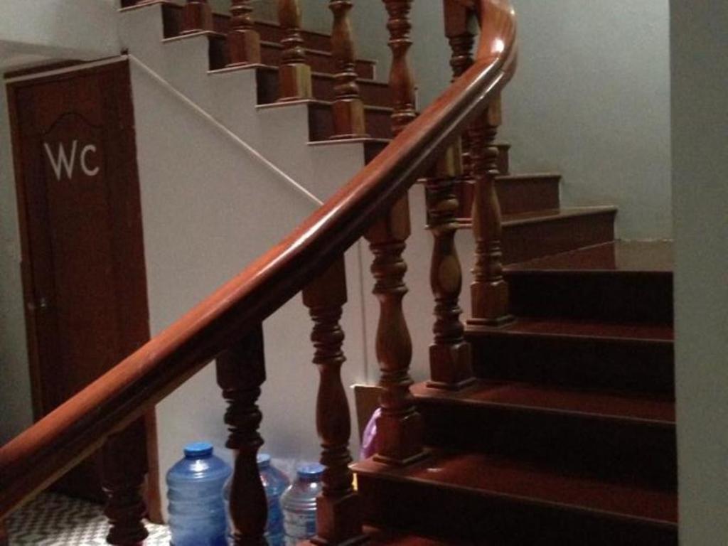 The Blue Guest House Battambang Bagian luar foto