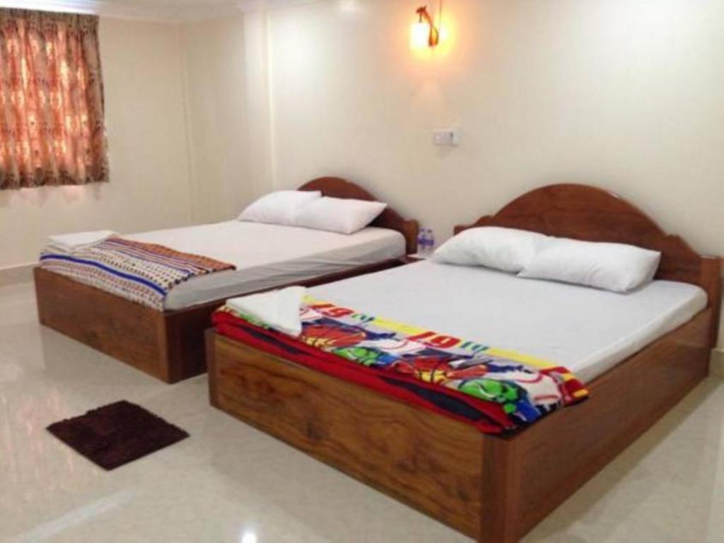 The Blue Guest House Battambang Bagian luar foto